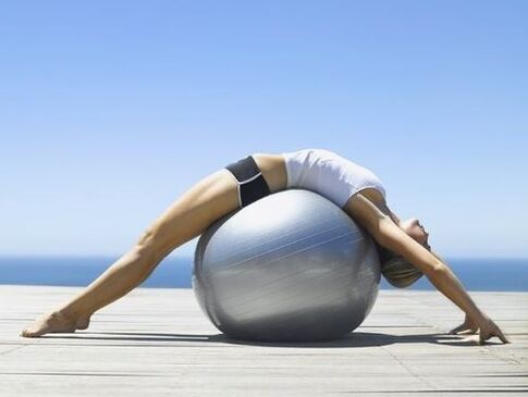 Vježbe za fitball za liječenje osteohondroze