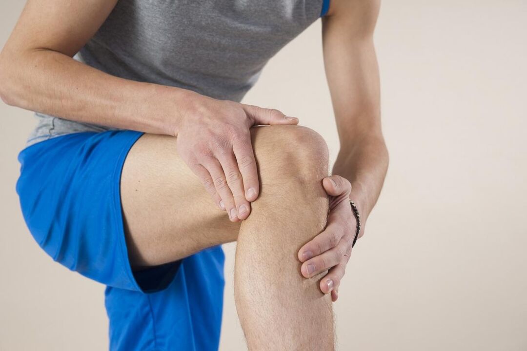 Prvi bolovi i ukočenost u zglobu zbog artroze pripisuju se istegnućima mišića i ligamenata